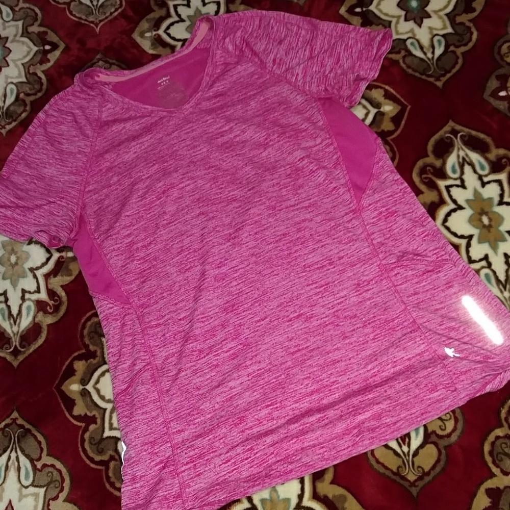 Danskin Now Semi-fitted shirt